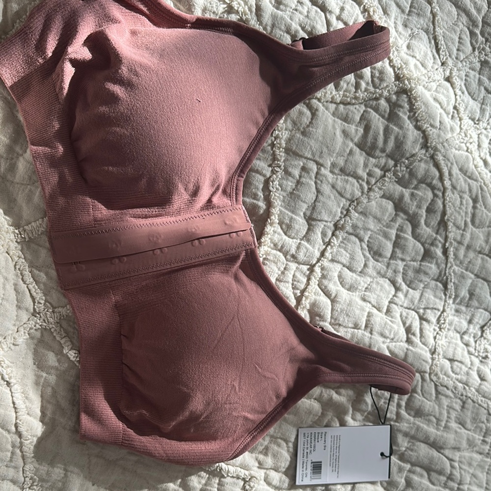 Knix seamless bisque coloured ultra soft front closure bra